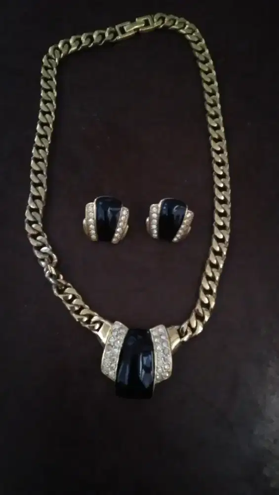 set perhiasan vintage