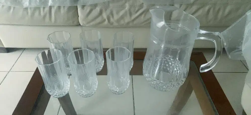 Gelas kristal tinggi set ( 6 pcs plus teko besarnya  )