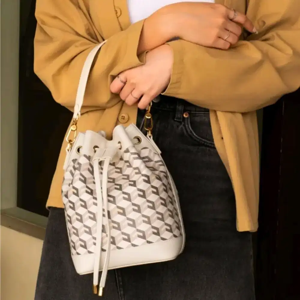 Tas wanita merk CHRISTY NG