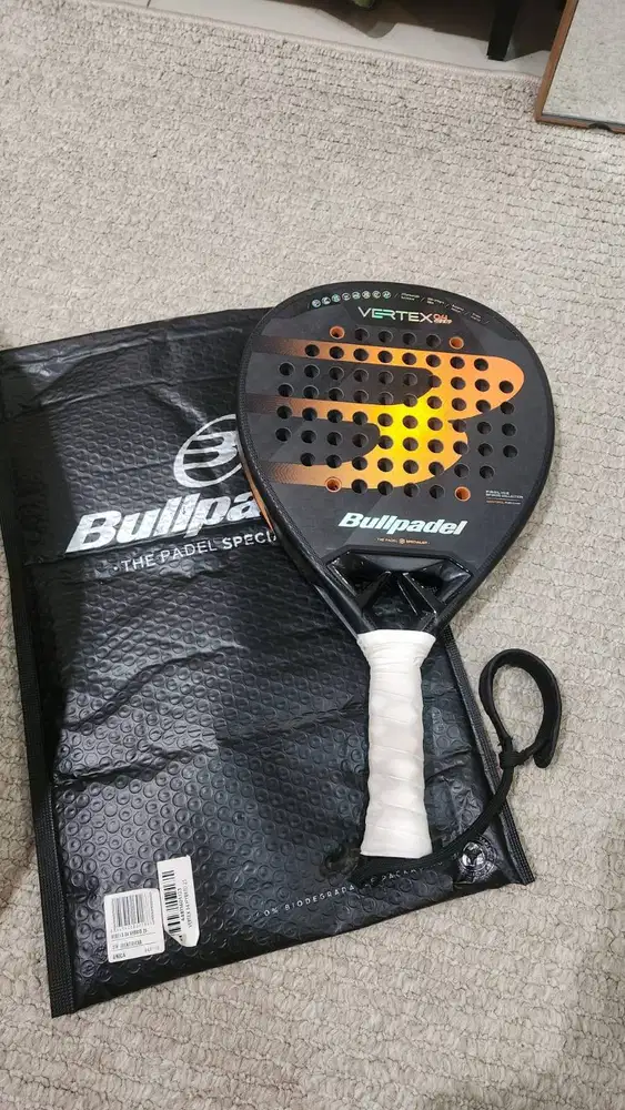 RAKET PADEL BULLPADEL VERTEX HYBRID 04 2025 BEKAS (LIKE NEW)