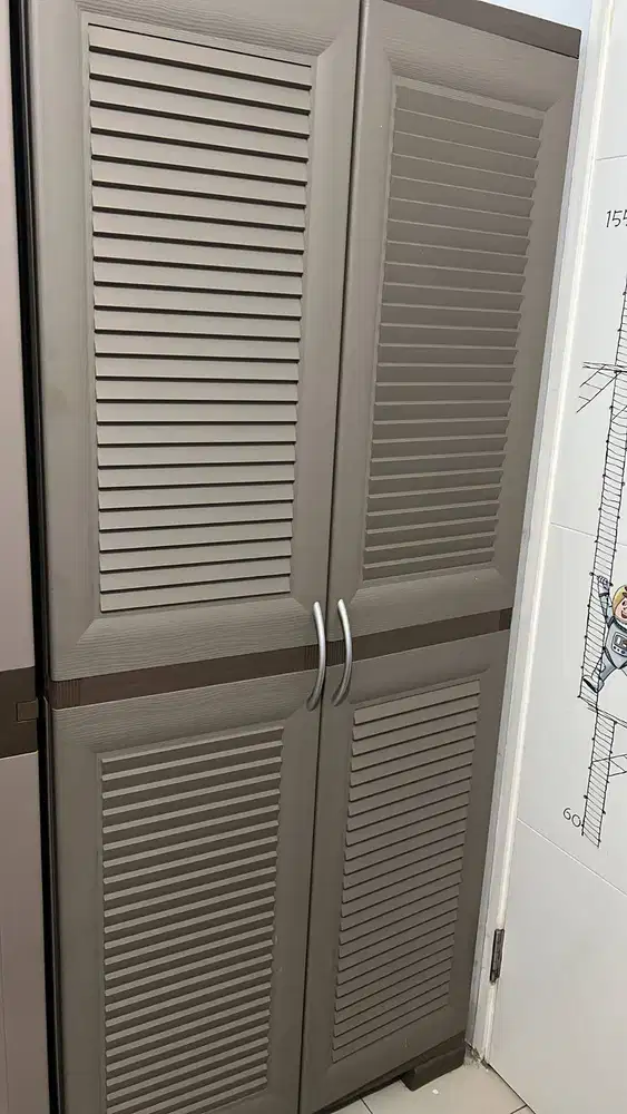 Lemari pakaian dijual