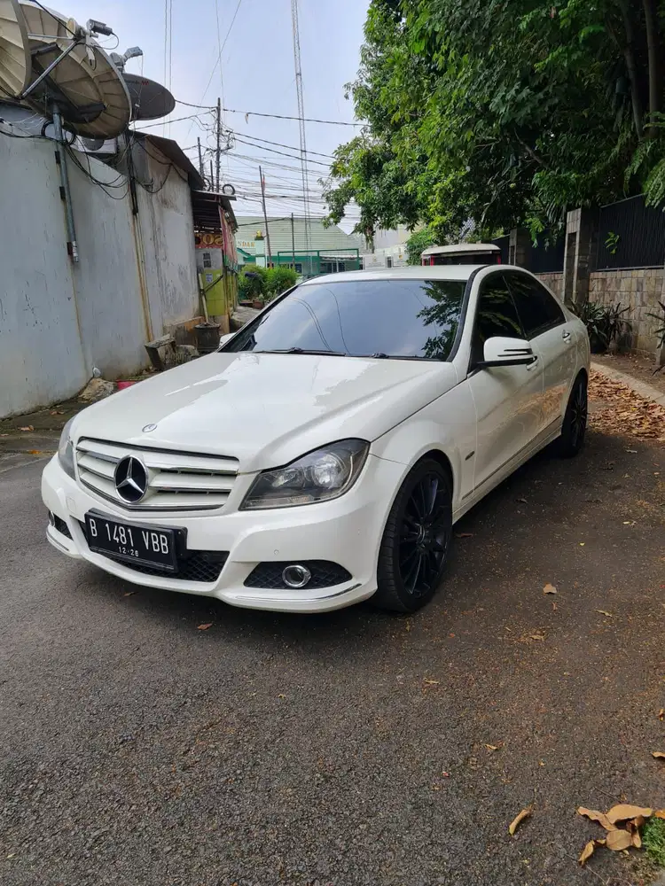 Mercedes-Benz C200 2012 Bensin