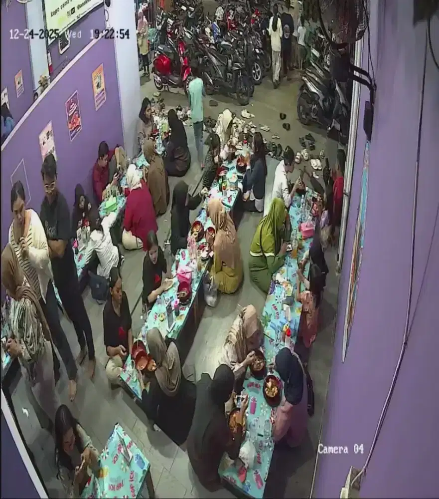 DIBUTUHKAN SEGERA KARYAWAN RUMAH MAKAN SEBLAK