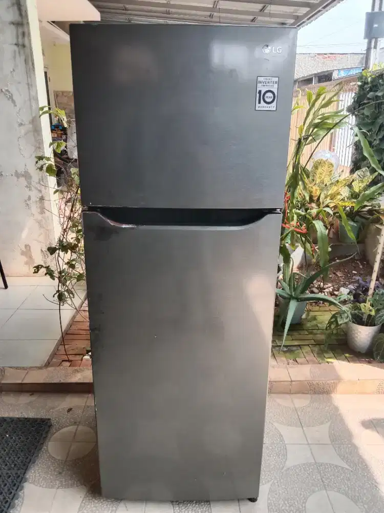 Dijual kulkas LG inverter