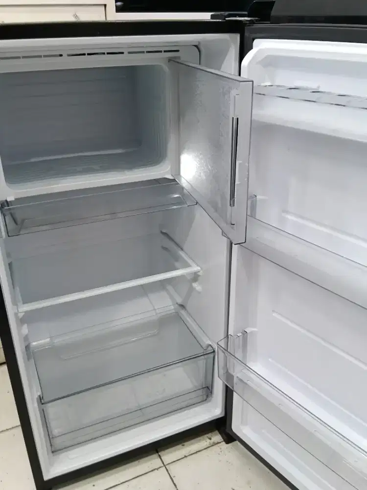 Kulkas merek AQUA D188