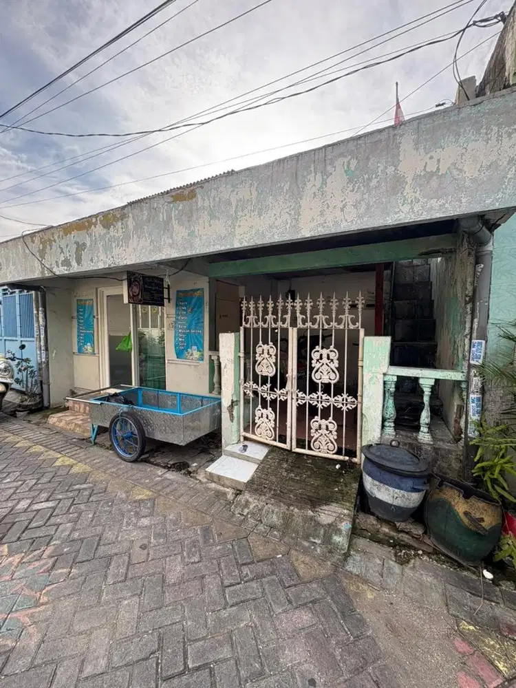 RUMAH MANUKAN LOR SURABAYA BARAT