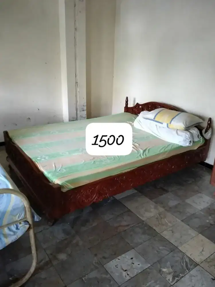 Ranjang ukiran kondisi baik