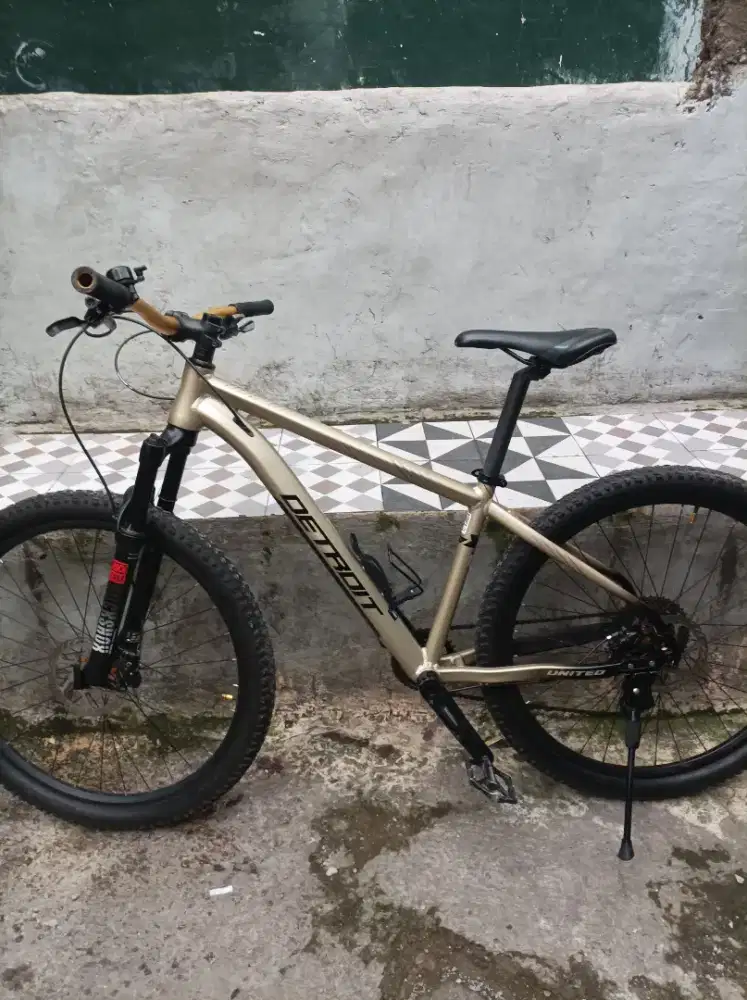 Sepeda MTB United Detroit SV 27,5 full upgrade