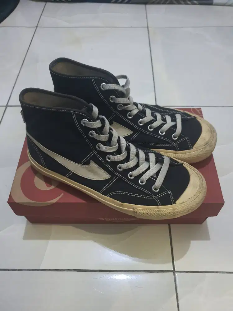 Sepatu Compass Size 42
