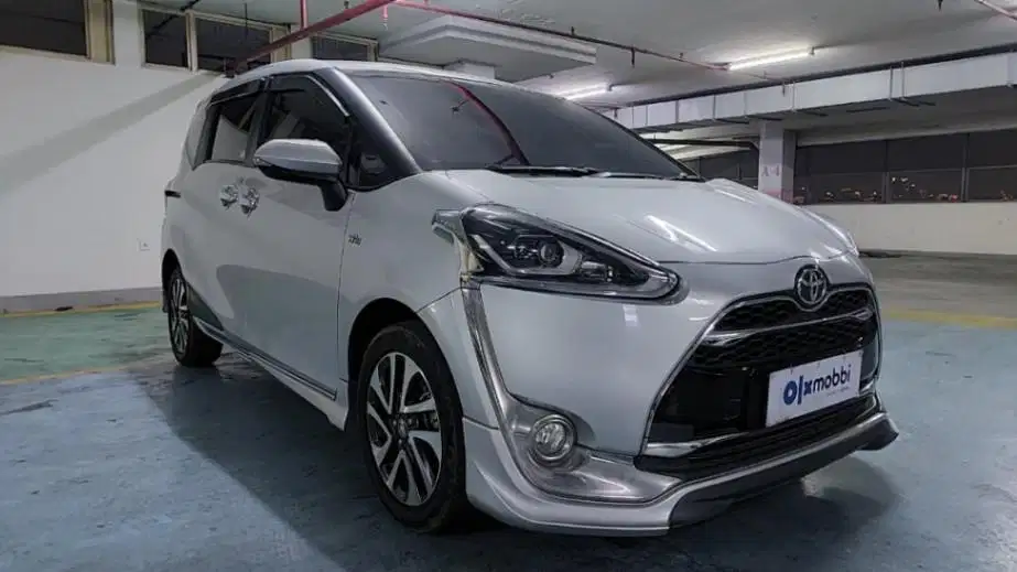 Pajak Panjang Toyota Sienta 1.5 Q Bensin-AT 2018 Silver