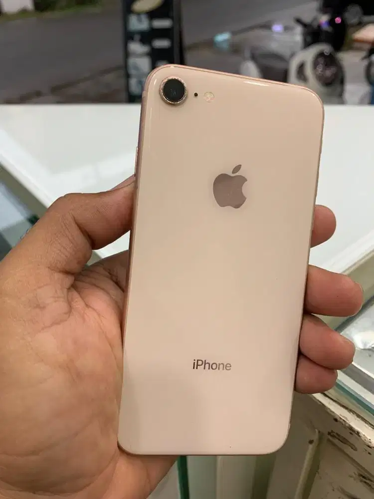 iPhone 8 64 rese gold lengkap mantap