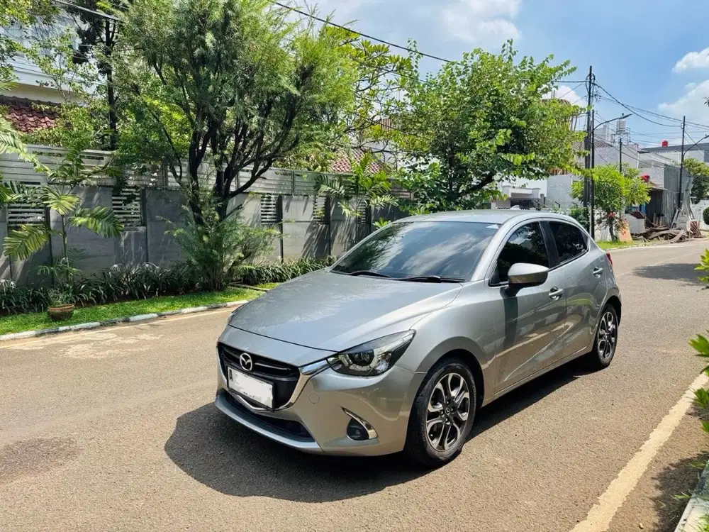 Dijual Mazda 2 R Skyactiv Silver AT 1.5 (Pajak Panjang & Siap Pakai)
