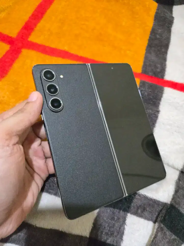 Samsung Z fold 5 12/512 5G inter dualsim HP aJA mulus LCD jernih bs tt