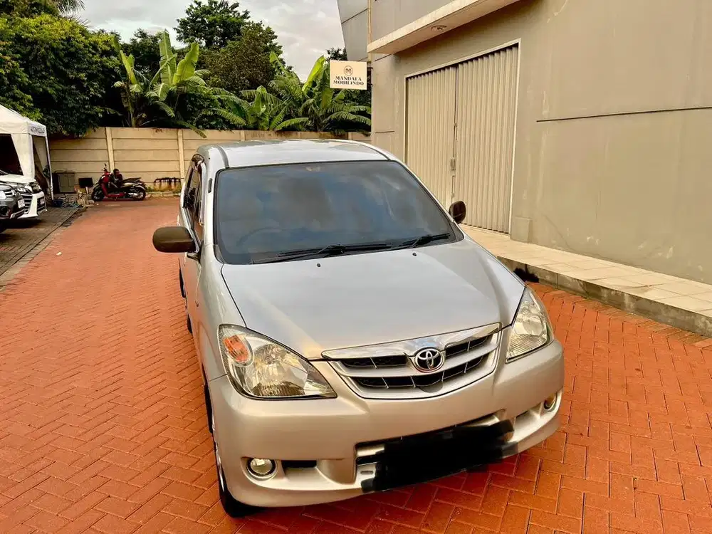 Toyota Avanza 1.3 e 2011 MT silver metallic