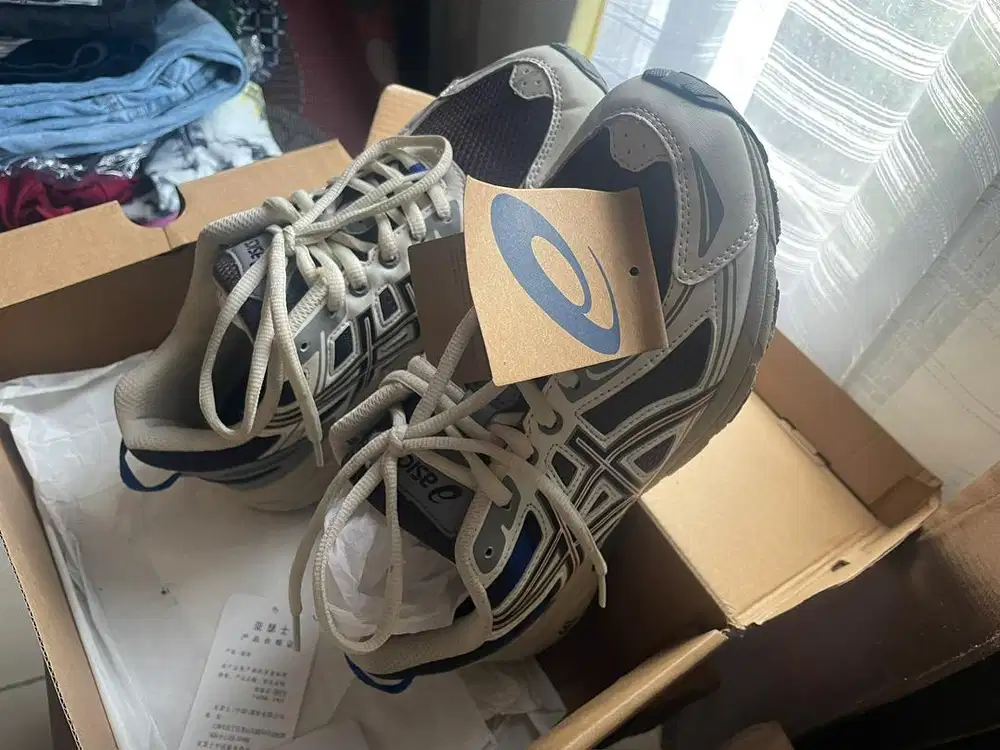 Sepatu Asic gel venture 6