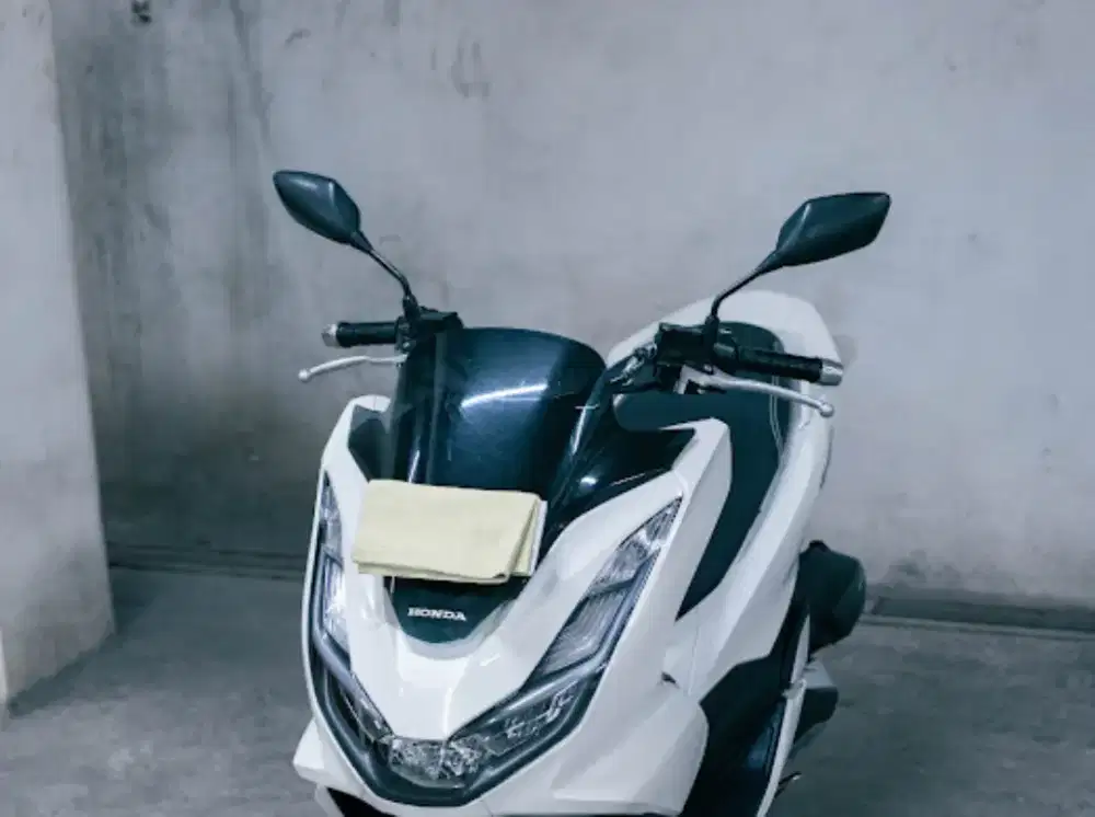 Honda PCX low km. like new
