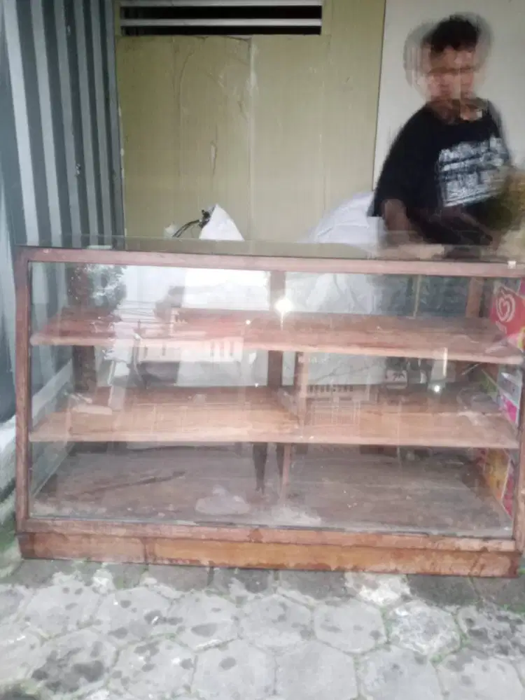 Etalase kaca kombinasi kayu ex sembako