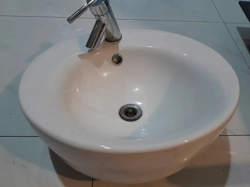 Wastafel Keramik Powder Room / Kamar Mandi HCG Lebar 50cm - Ex Display