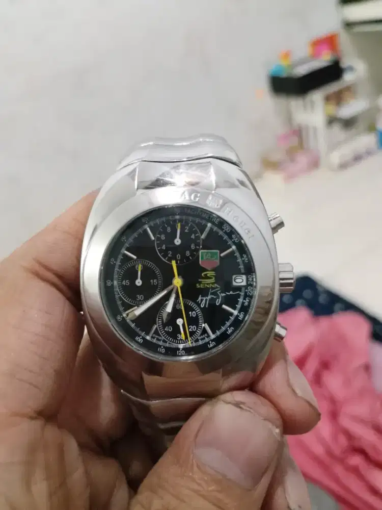 Jam tangan TAG..