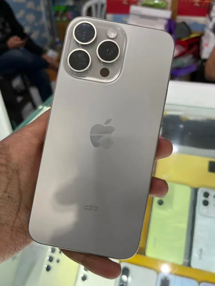 kredit iphone 15 pro max 256GB ibox BH 85%