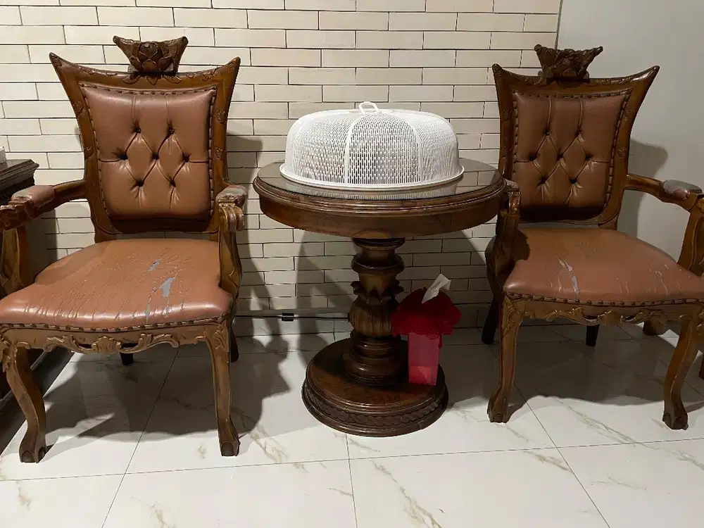 Kursi dan meja bulat jati tua dan antik