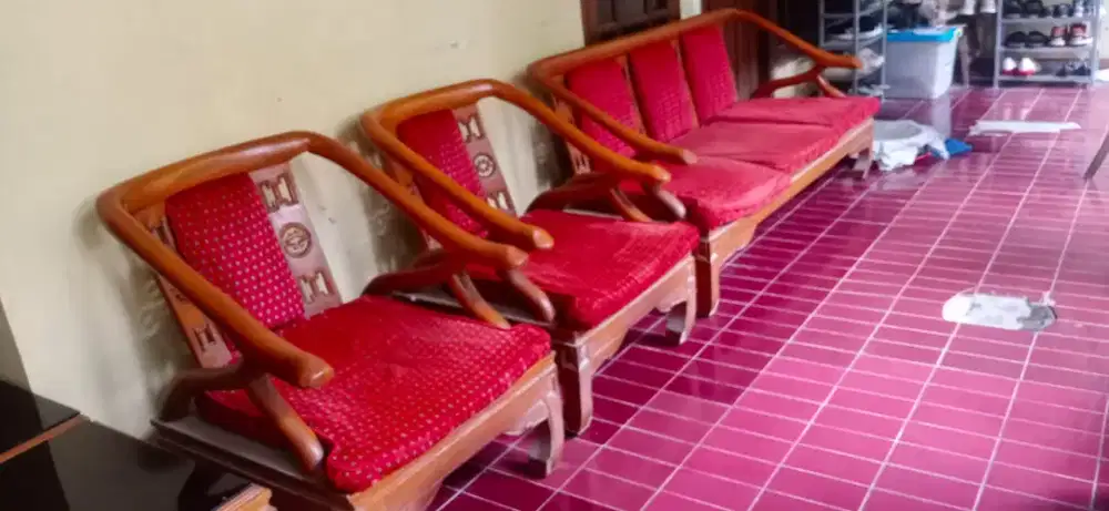 1 Set Kursi Tamu + Meja