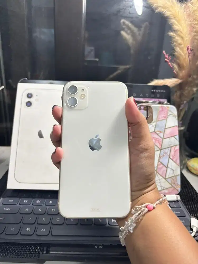 Dijual Iphone 11 64 Gb Warna putih (mulus no cacat)
