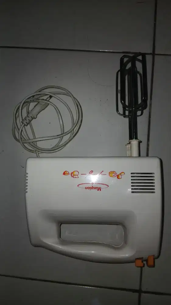 Pengocok tangan (hand mixer) Maspion MT-1140.