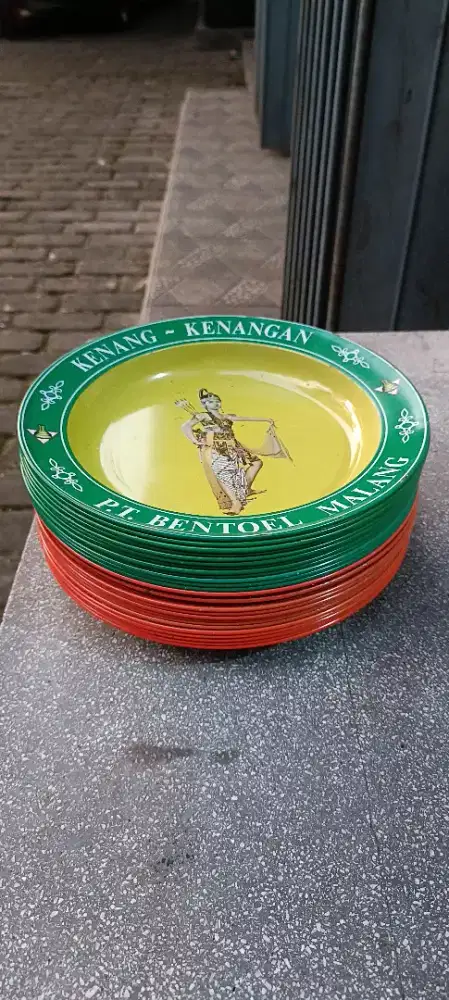 Piring enamel Bentoel jadul
