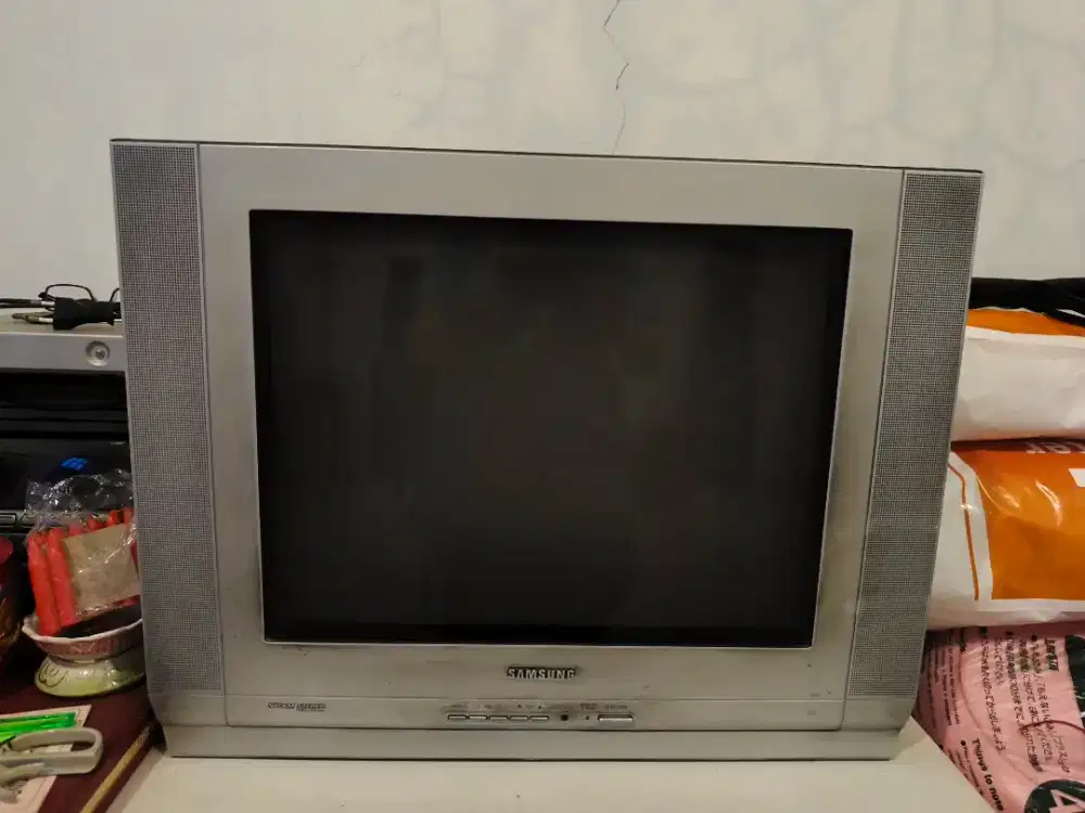 Dijual TV tabung 21 inci, layar flat , merk samsung