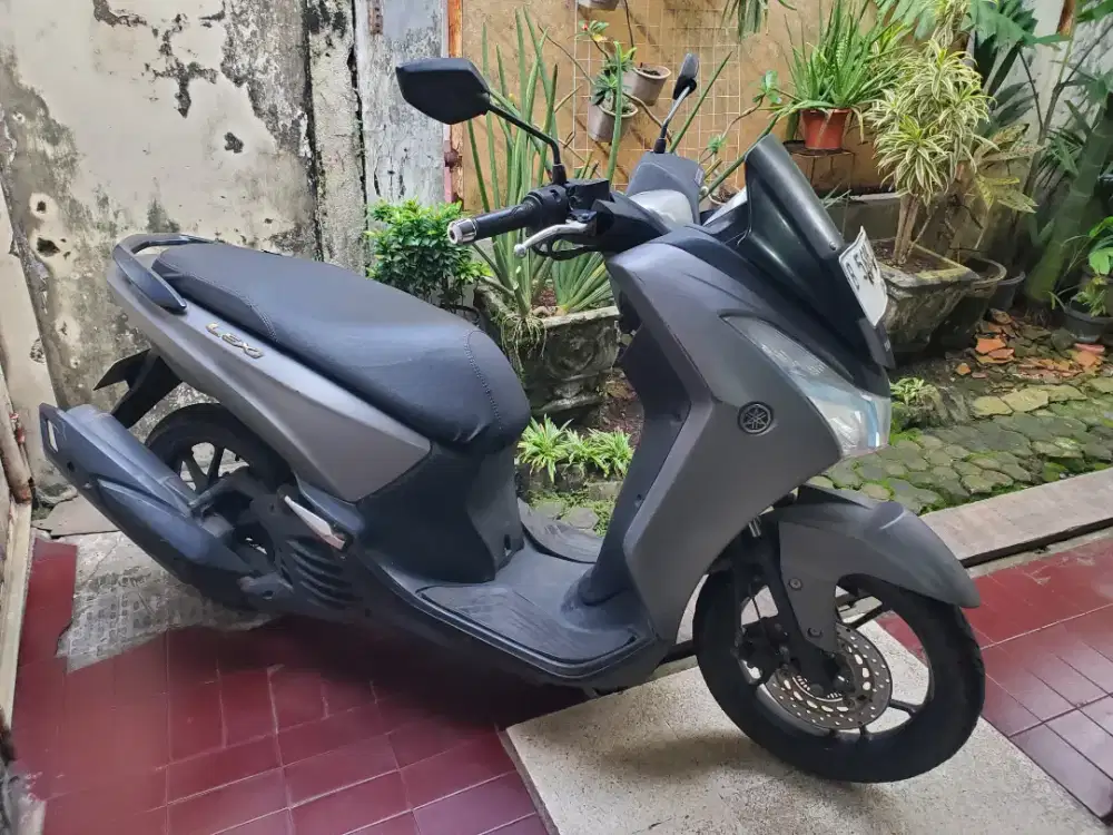 Yamaha Lexi Abu-abu 2019.