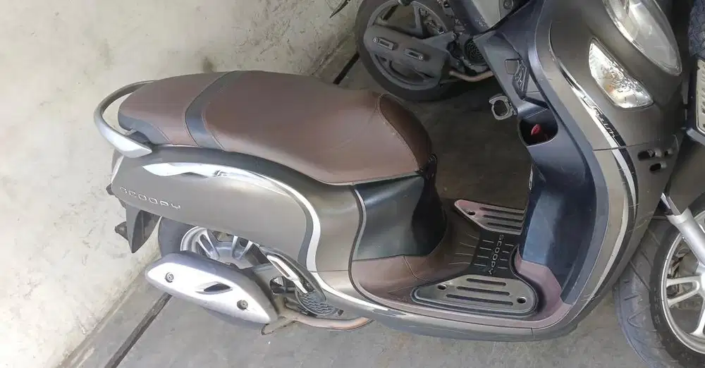 Dijual Honda Scoopy tahun 2022 warna Abu Abu