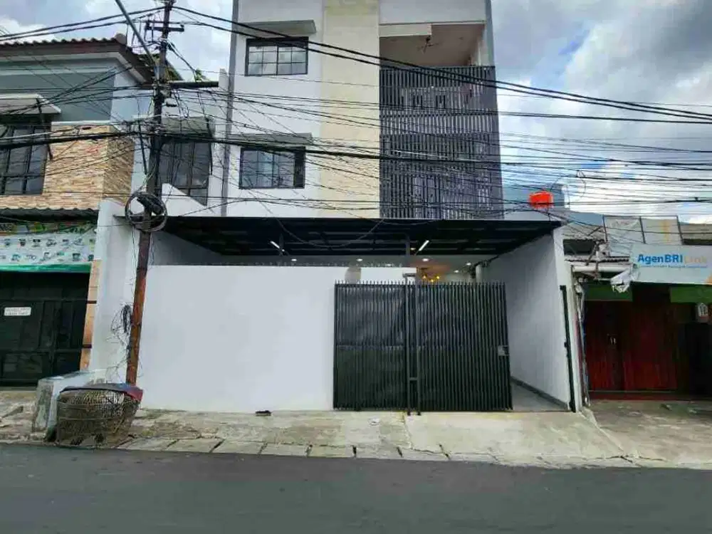 TURUN HARGA!!
Kost Eksklusif Cipete – Jl. Damai Raya
BRAND NEW !! 

Spesifikasi:
- Luas Tanah: 176 m²
- Bangunan: 3 lantai
- Jumlah Kamar: 29 kamar
- Okupansi: 100%
- Akses: Jalan raya utama 3 jalur mobil, bisa jalan kaki ke Jl. Fatmawati Raya
- Omset: ±