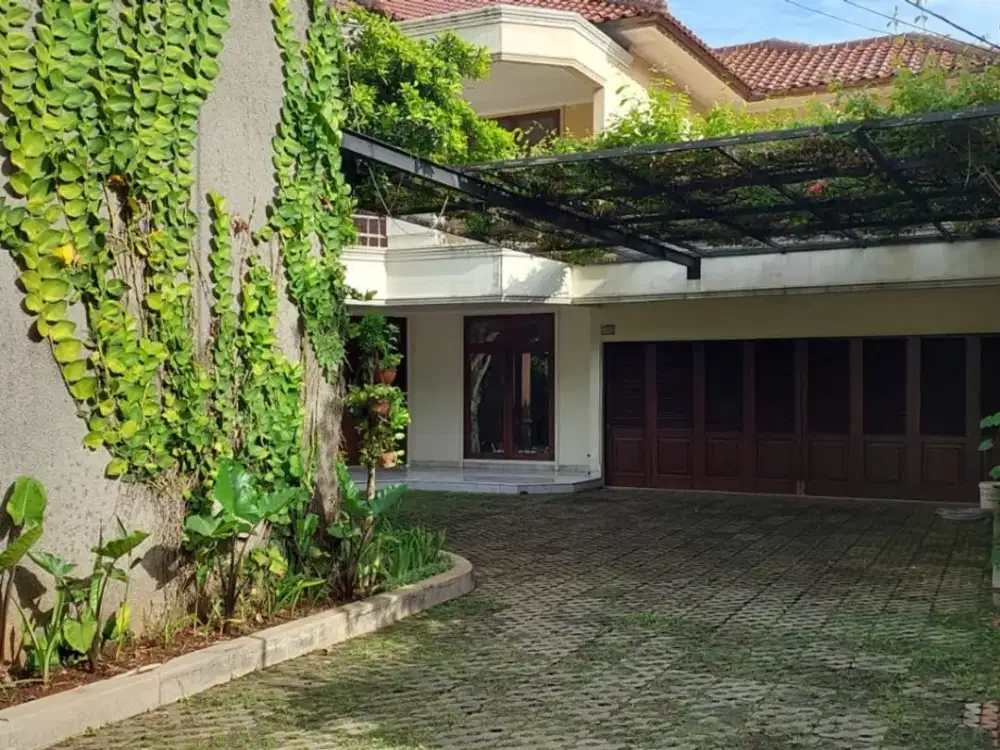 Rumah Siap Huni area Darmawangsa, Ada Kolam Renang, Bisa Untuk Tinggal/Kantor, 900 meter ke RS Fatmawati Raya