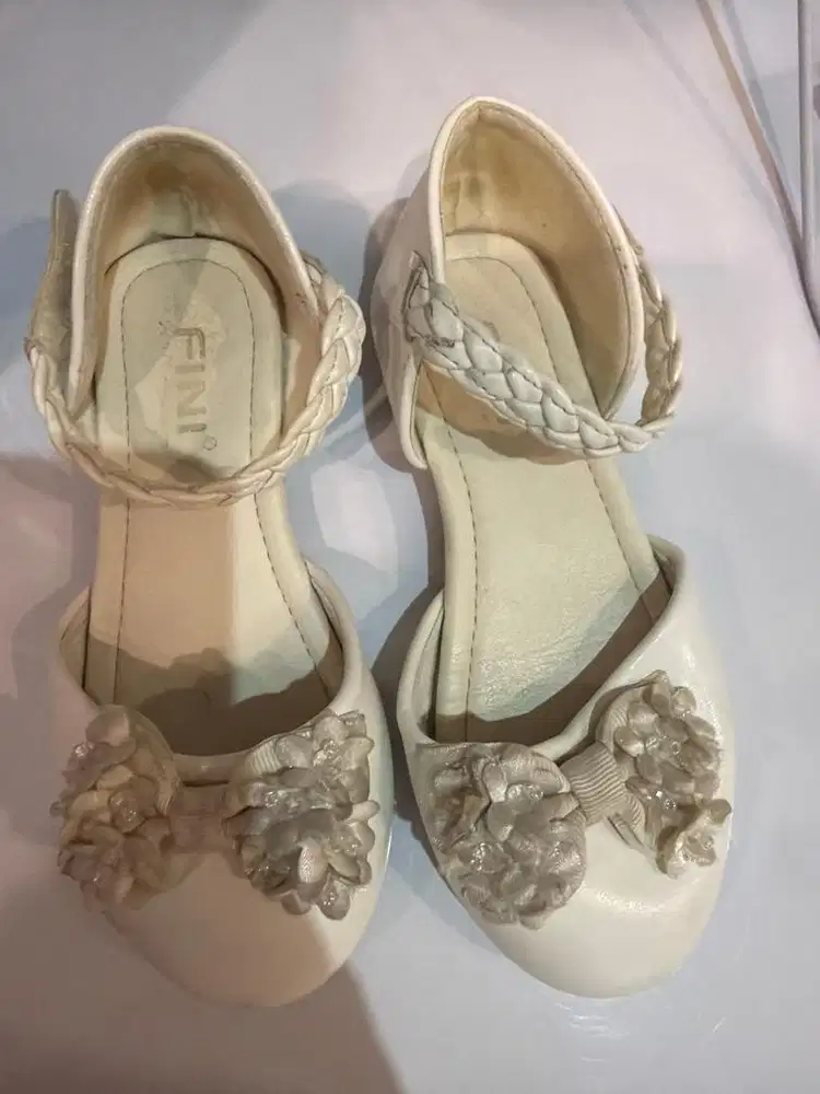 Preloved sepatu anak merek fini