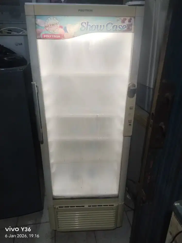 Di jual cepat showcase 4 rak no frost