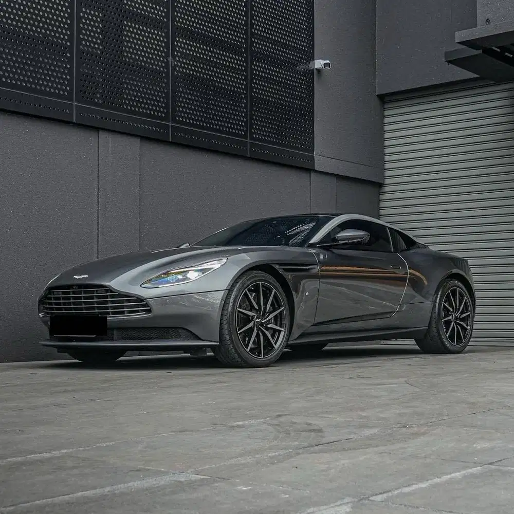 Aston Martin DB11 V12 Tahun 2018