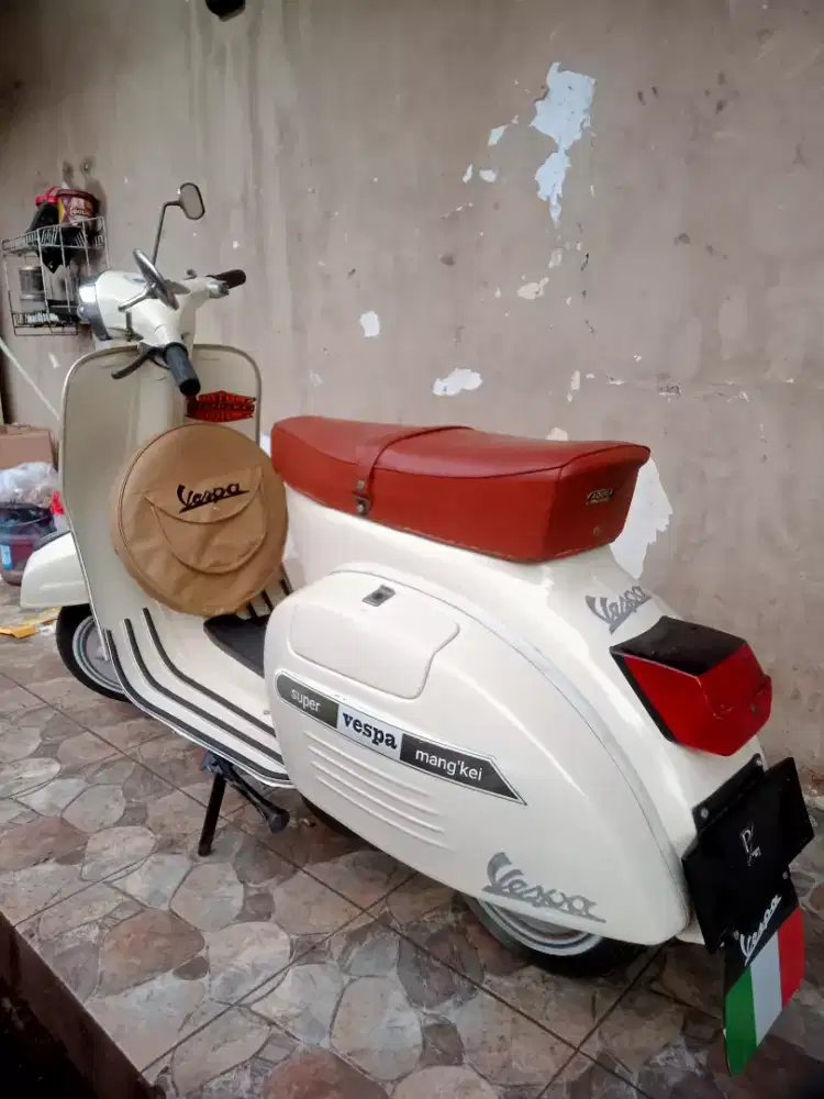 Vespa super 1978 putih