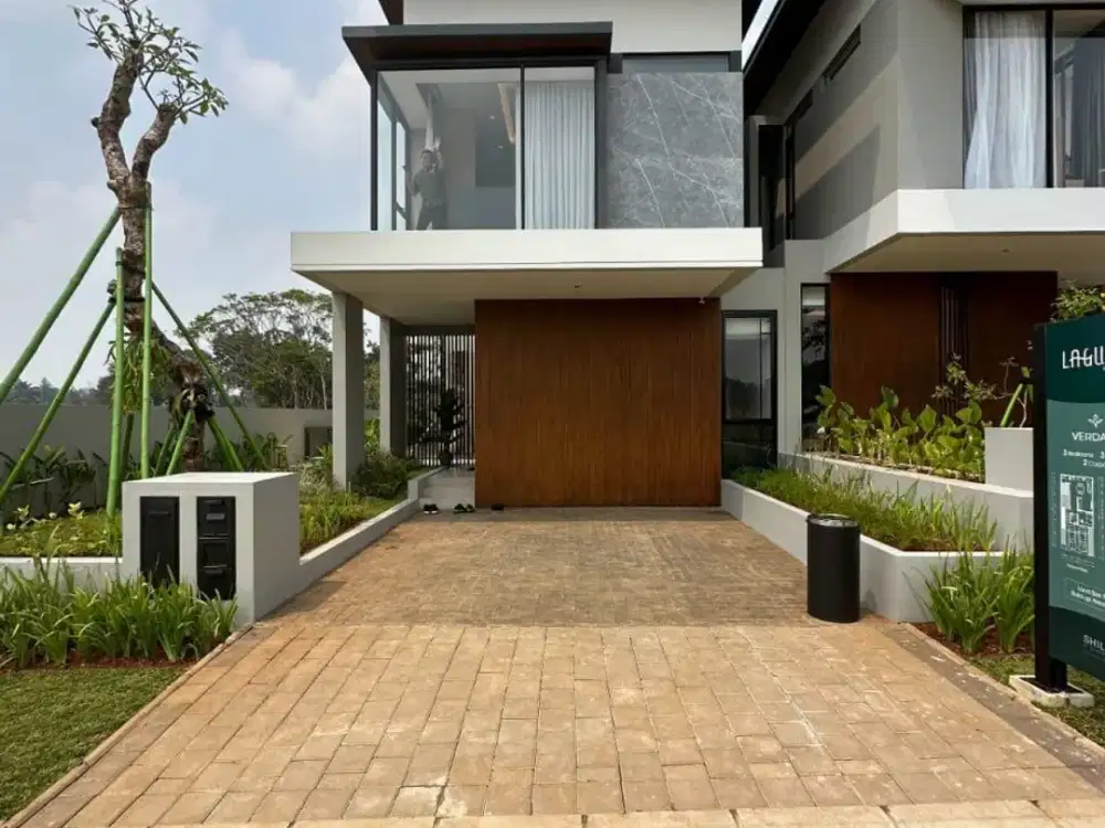 Elegansi Rumah Modern di Kawasan Danau