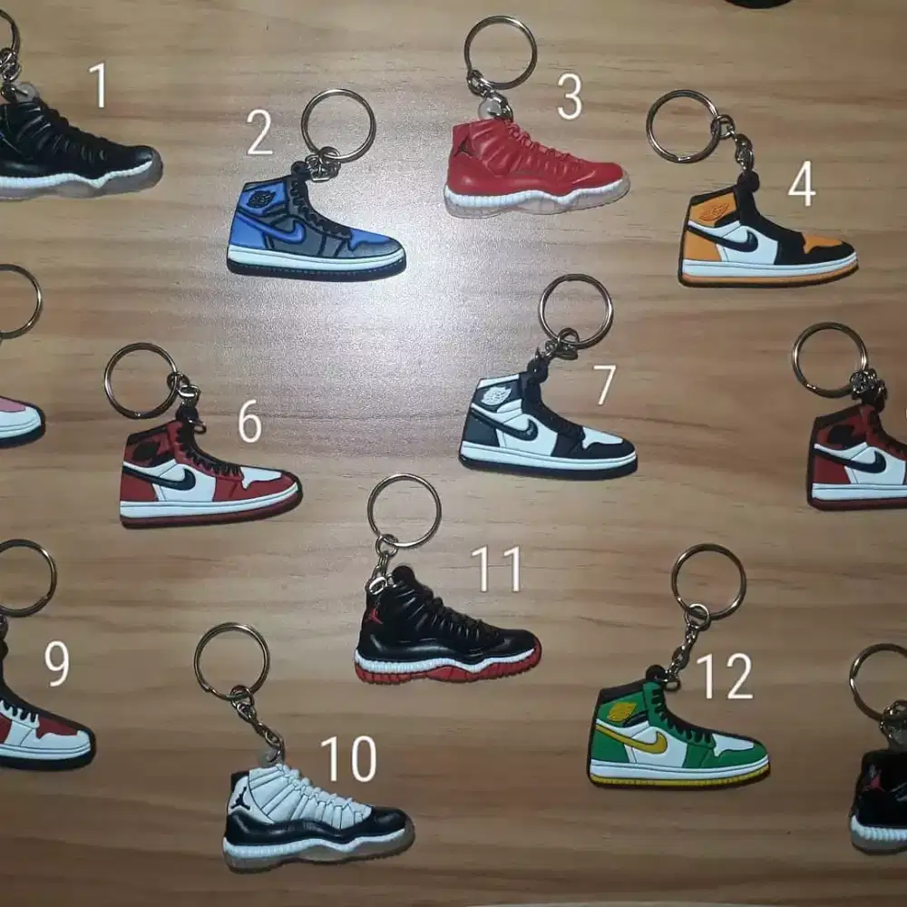 Gantungan Kunci Sepatu Basket