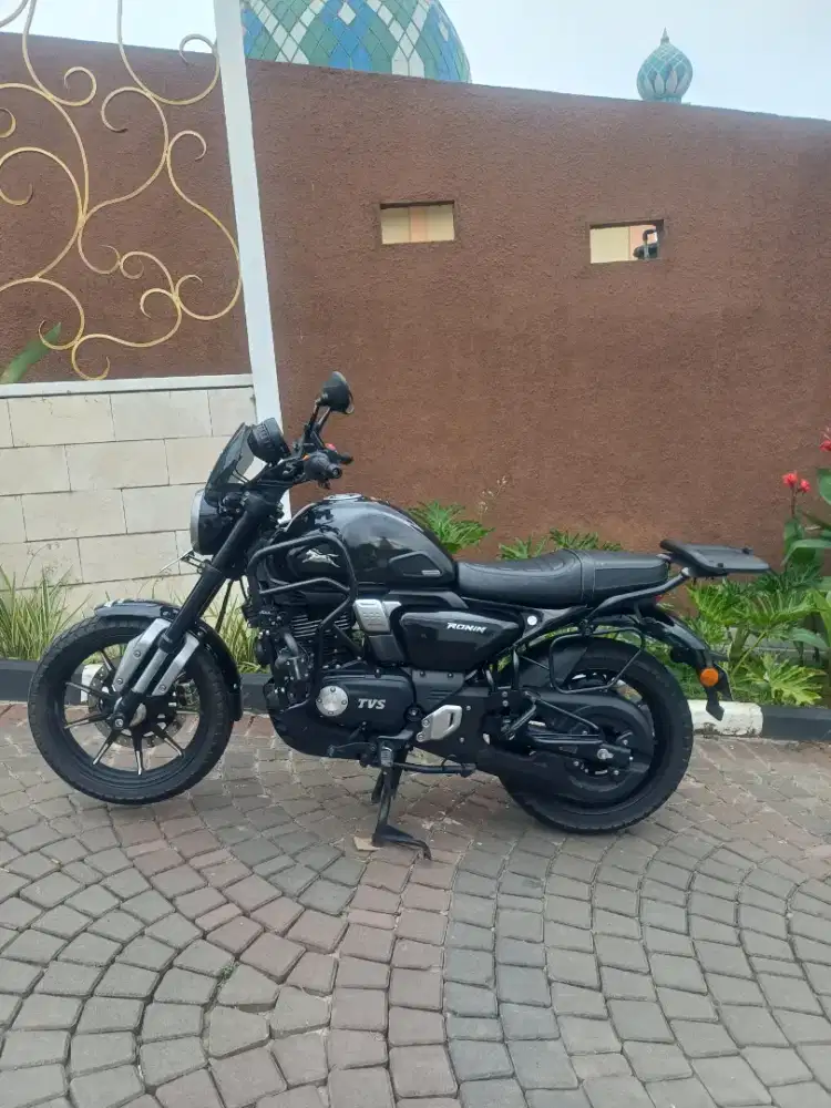 TVS RONIN SS 225 CC FULL ACCECORIES