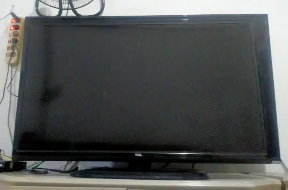 Televisi TCL L40B2610