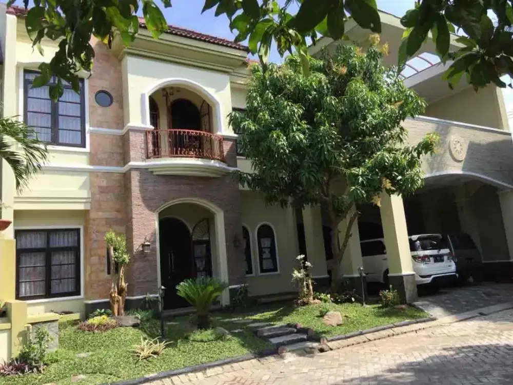 Dijual Rumah Mewah ada Kolam Renang Taman Tiara dekat Citra Garden