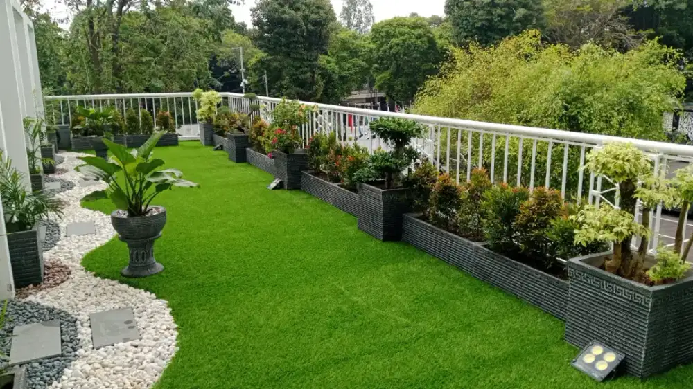 Pembuatan taman hias