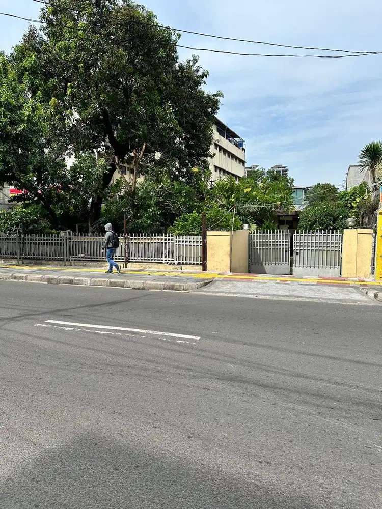 DIJUAL CEPAT Rumah LT 946 m² – Pinggir Jalan – 200m dari BINUS Anggrek