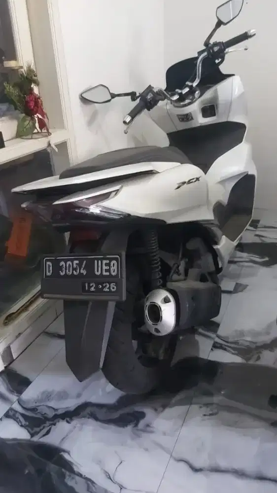 Honda pcx 2021 putih