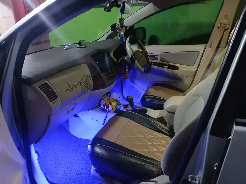 Jual Kijang Innova 2.0 2004 typeV Bensin