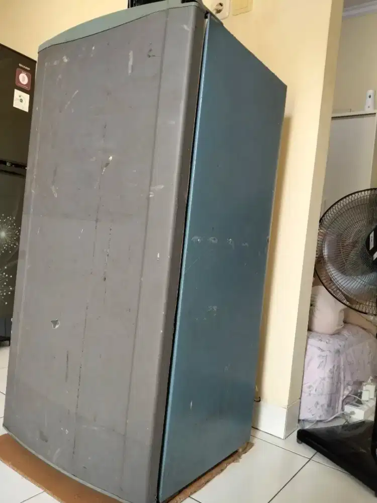 Jual kulkas bekas masih dingin