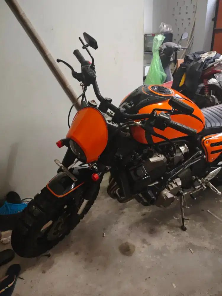 Kawasaki Z800 thn 2014 , custom