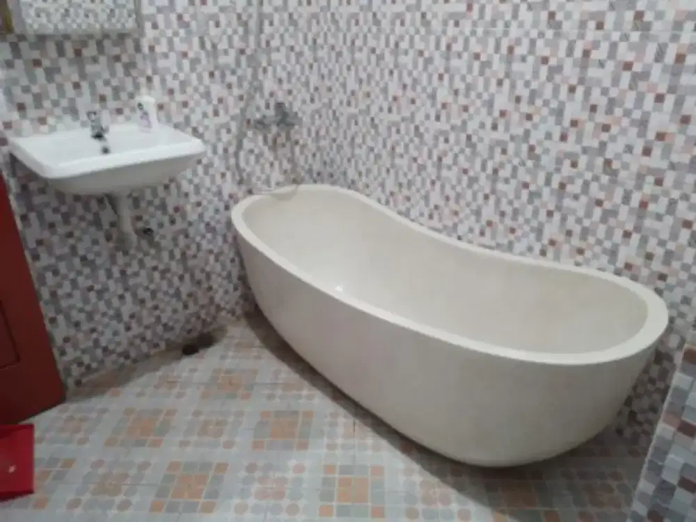 Bathtub terrazzo tipe lengkung